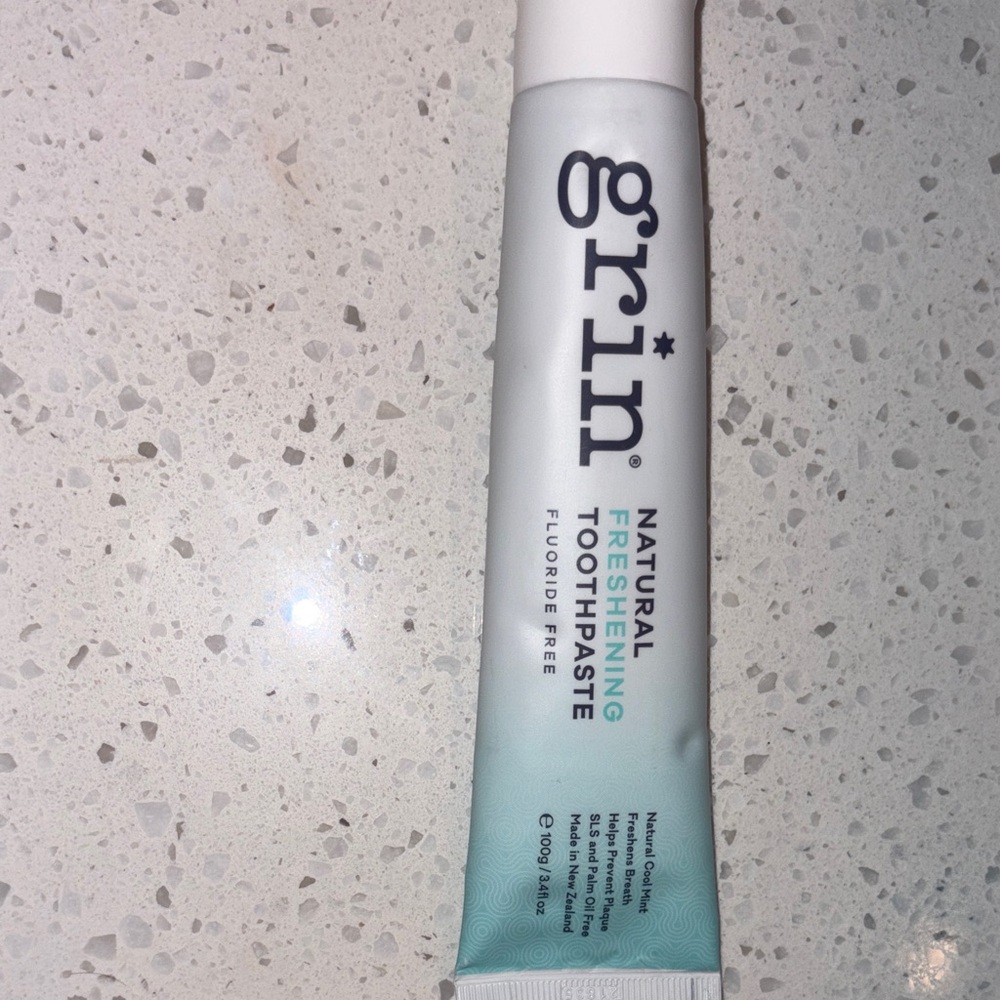 g.rin Natural Freshening Toothpaste - White & Aqua Tube
